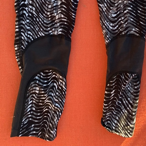 Nike Dri-Fit capris - Picture 5 of 6